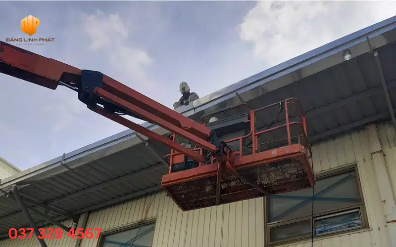 Thay máng xối nhà xưởng tại Bình Dương