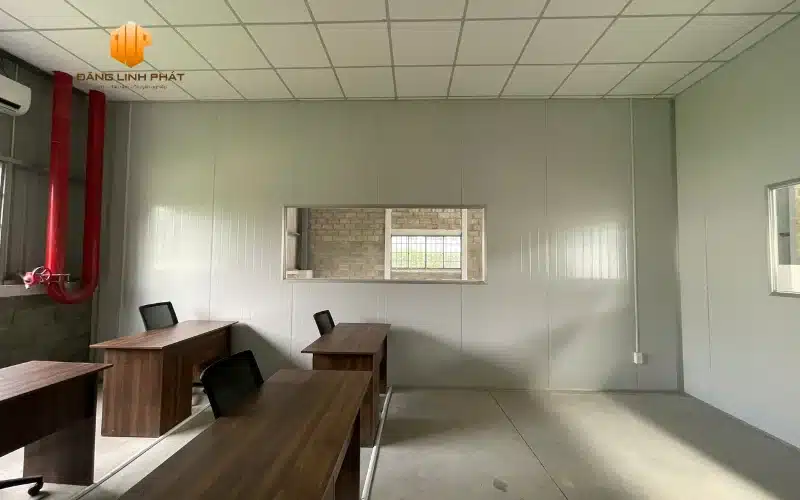 Văn phòng tại Tân Uyên sau khi hoàn thành chống thấm dột, khô ráo, sạch đẹp.