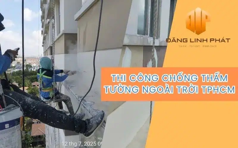 Thợ đu dây xử lý chống thấm tường nhà cao tầng ngoài trời tại TP.HCM