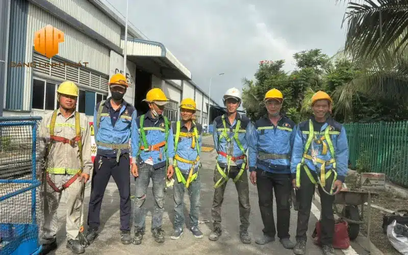 Đội ngũ kỹ thuật khảo sát hiện trạng công trình