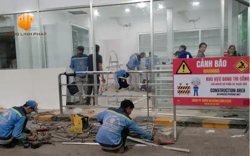 Thi công vách kính văn phòng hiện đại do Đăng Linh Phát thực hiện